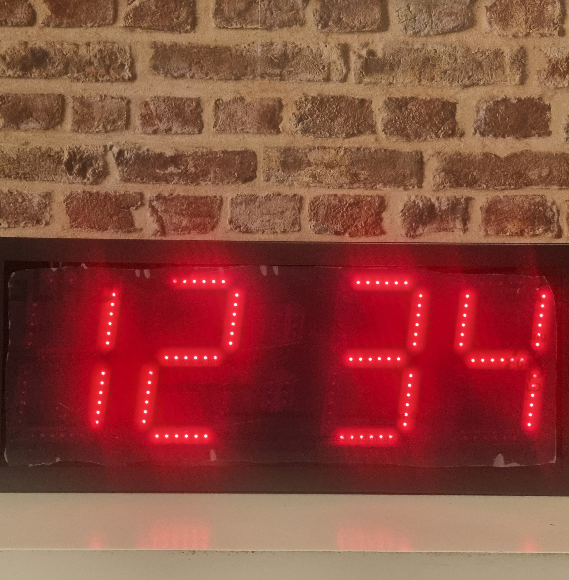 PLBG-LSC-4RGB LED сегментен часовник, 50х20 см